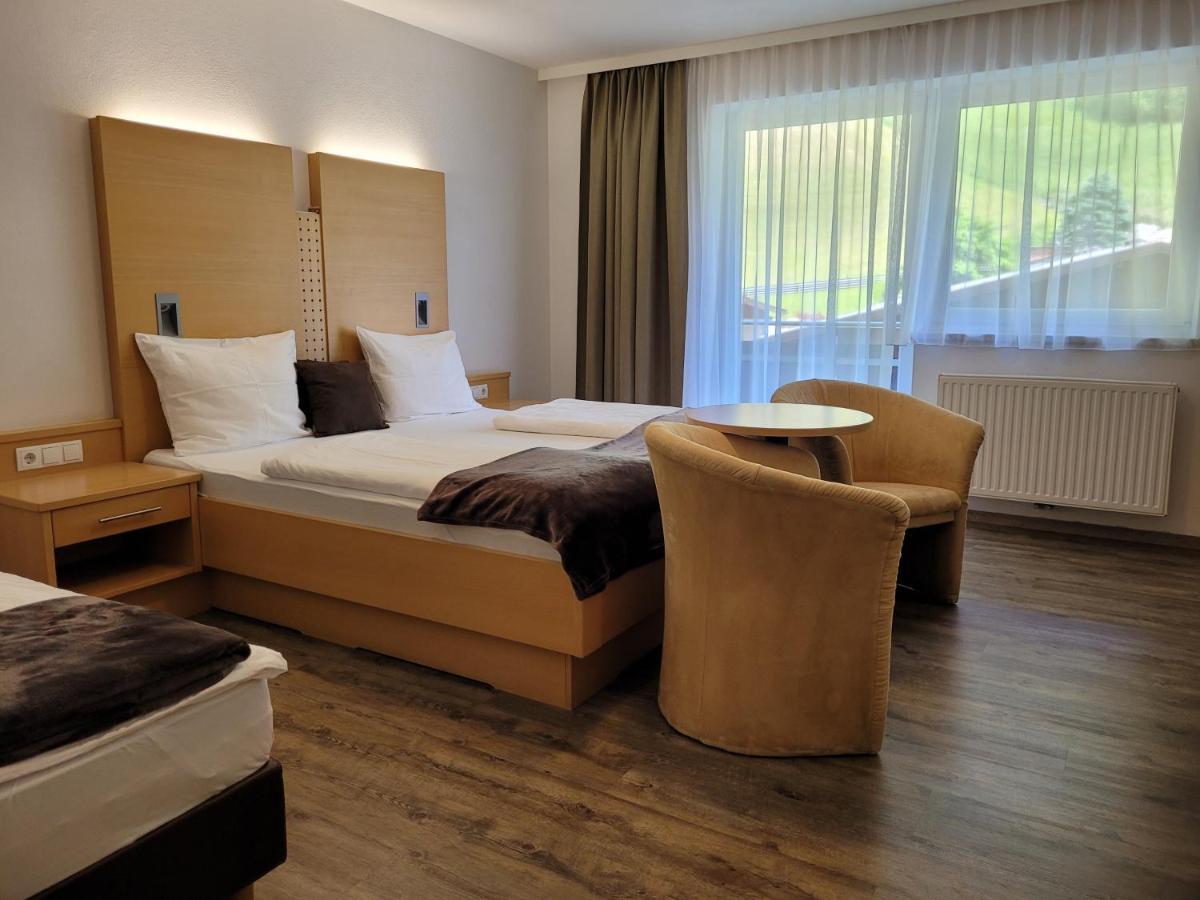 Hotel-Restaurant Lampenhaeusl Fusch an der Grossglocknerstrasse Buitenkant foto